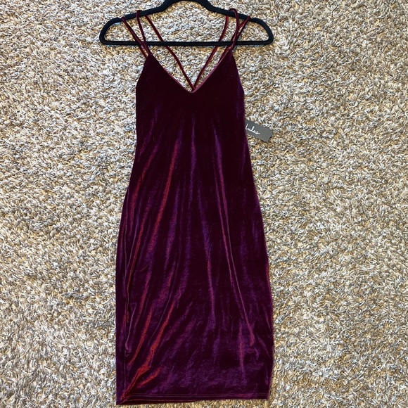 Lulu’s Burgundy Velvet Bodycon Dress - Picture 2 of 2